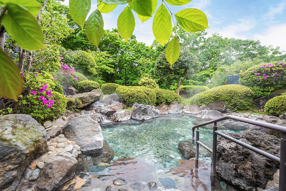 Open-air rock bath