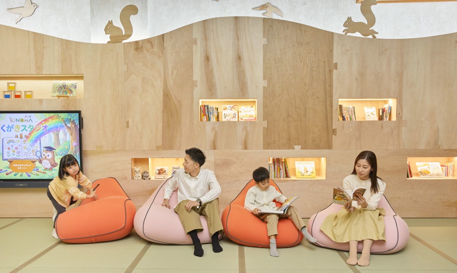 Leaf Family Lounge & Library Space Image